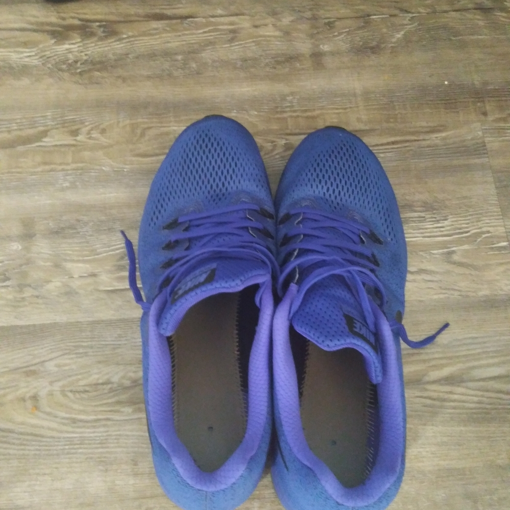 Shoes - Picture 4 of 8